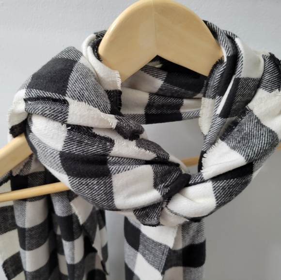 J Crew Rectangle Blanket Scarf with Pom Poms Black and White Check - Picture 10 of 10